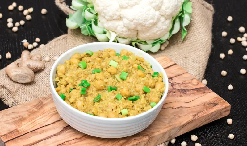 Kichererbsen-Curry mit Blumenkohl-Reis