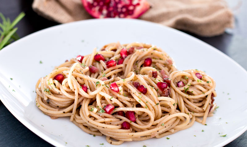 Pasta mit Speck & Granatapfel