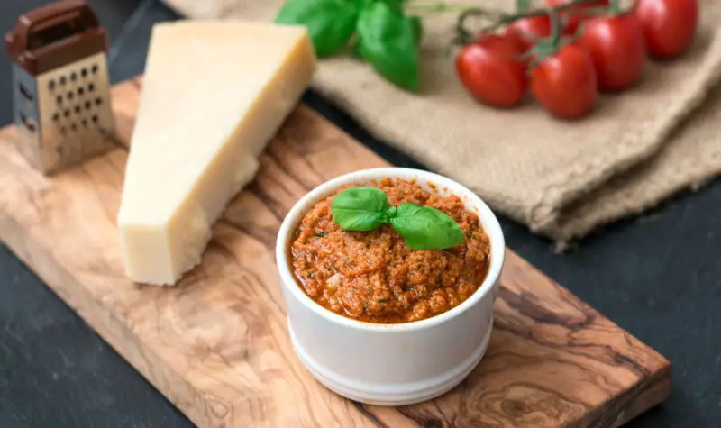 Rotes Tomatenpesto (Pesto Rosso)Rotes Tomatenpesto (Pesto Rosso)