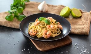 Shrimps-Pasta aus dem Wok