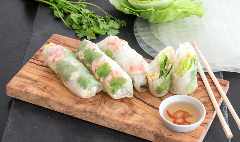 Vietnamesische Sommerrollen mit Nước chấm