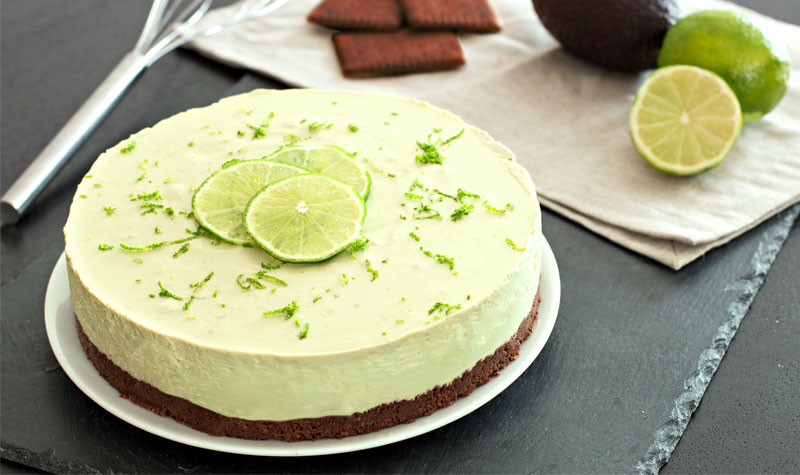 No-Bake Kuchen mit Avocado und Limette