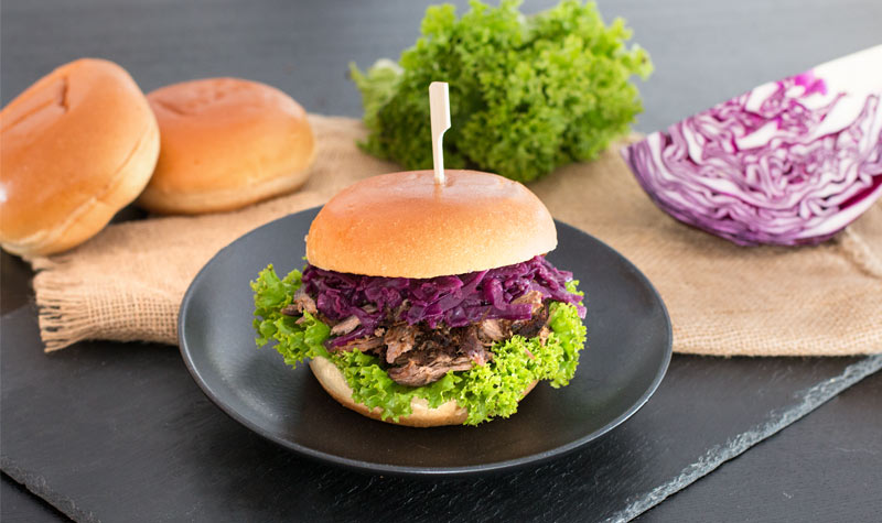 Pulled Duck Burger mit Apfel-Rotkohl