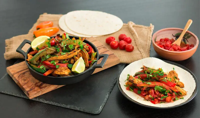 Chicken-Fajitas mit Tomaten-Salsa