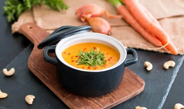Unglaublich leckere &amp; vegane Karottensuppe mit Kresse - RESIPIS