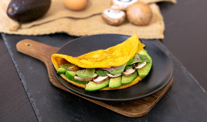 Leckeres Omelett mit Avocado & Pilzen