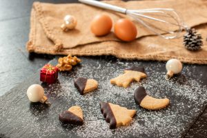 Nuss-Plätzchen mit Schoko-Ecke