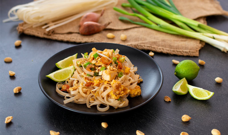 Pad Thai mit Garnelen (Thailändische Reisbandnudeln) | RESIPIS
