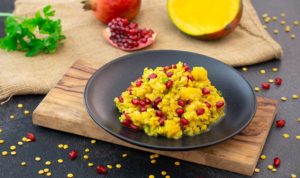 Gelber Linsensalat mit Granatapfel