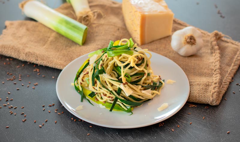 Leckere Spaghetti mit Lauch und Leinsamen