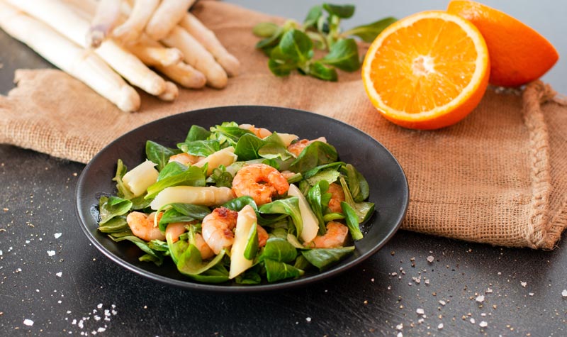 Spargelsalat mit Garnelen und Orangendressing | RESIPIS