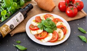 Klassischer Tomaten-Mozzarella-Salat (Caprese)
