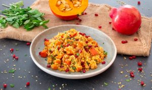 Bulgursalat mit Kichererbsen, Kürbis und Granatapfel