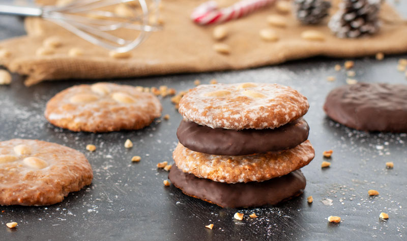 Klassische Elisenlebkuchen mit Zuckerguss / Schokoglasur - RESIPIS