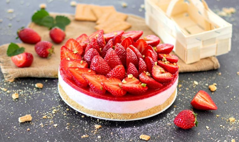 No Bake: Erdbeertorte mit Quark-Sahne-Füllung | RESIPIS