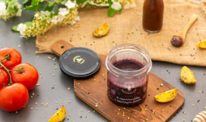 Selbstgemachter Ketchup mit Schwarzkümmel-Holunder