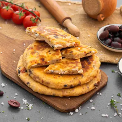 Mediterrane Pita-Brote mit Feta