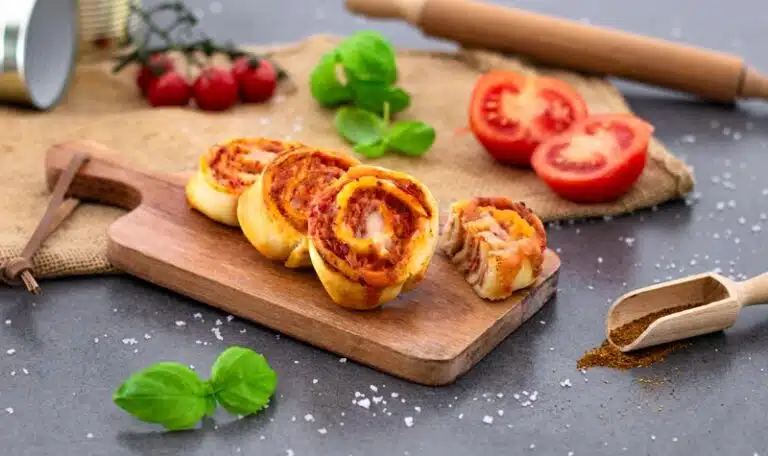 Pizzaschnecken mit Salami und Käse | RESIPIS